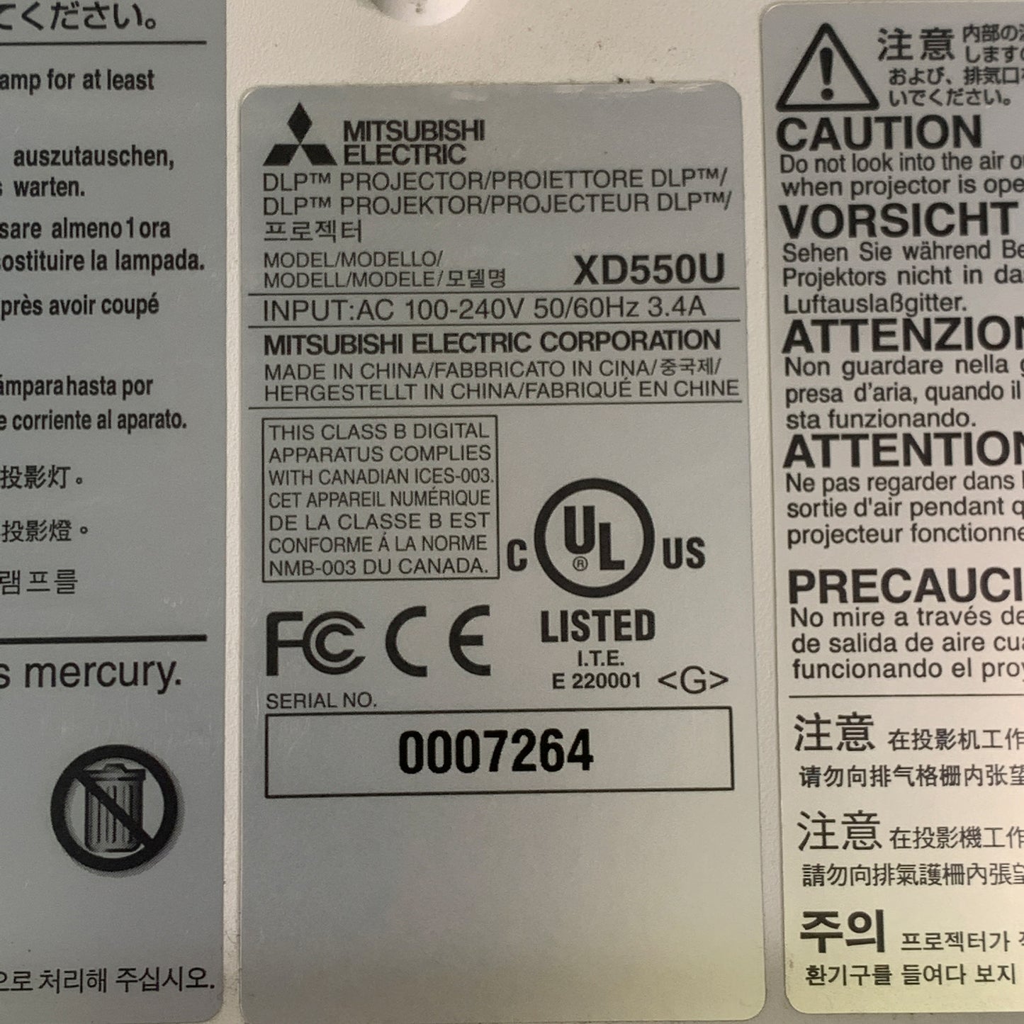 Mitsubishi XD550U Professional Projector w/Remote