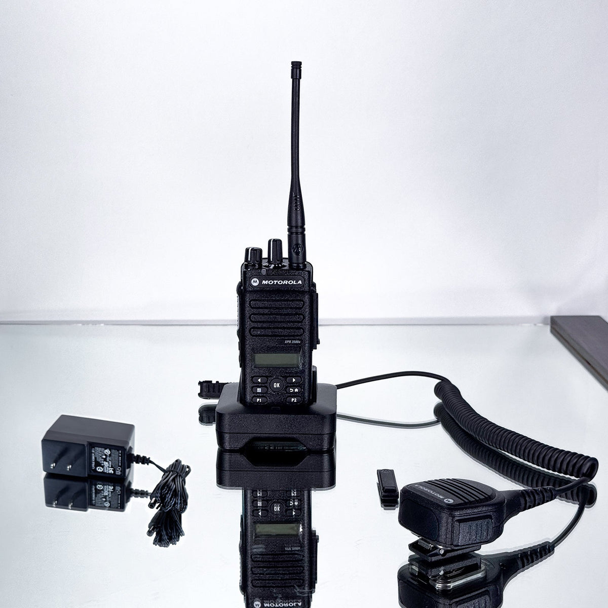 Motorola XPR3500e DMR Digital Analog UHF Two-Way Radio | Handled Microphone