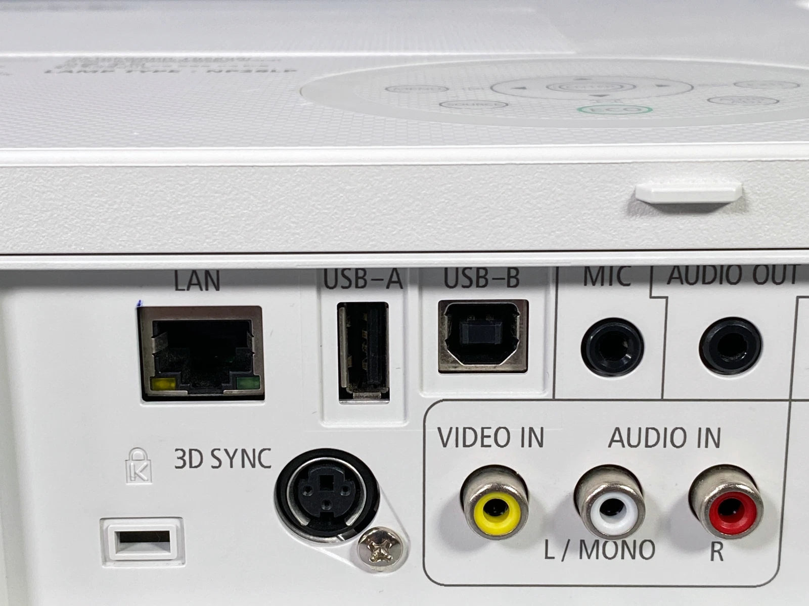 NEC NP - M322X M322X Projector NP28LP+ 3200 Lumens Dual HDMI 3D Ready