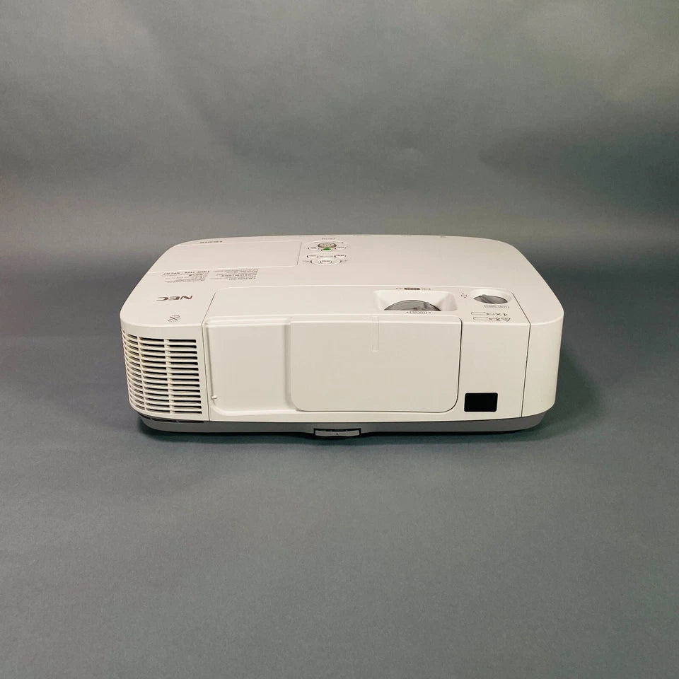 4000 Lumens 3LCD Projector WXGA HD HDMI - Less Than 500 Lamp Hours Used w/Bundle