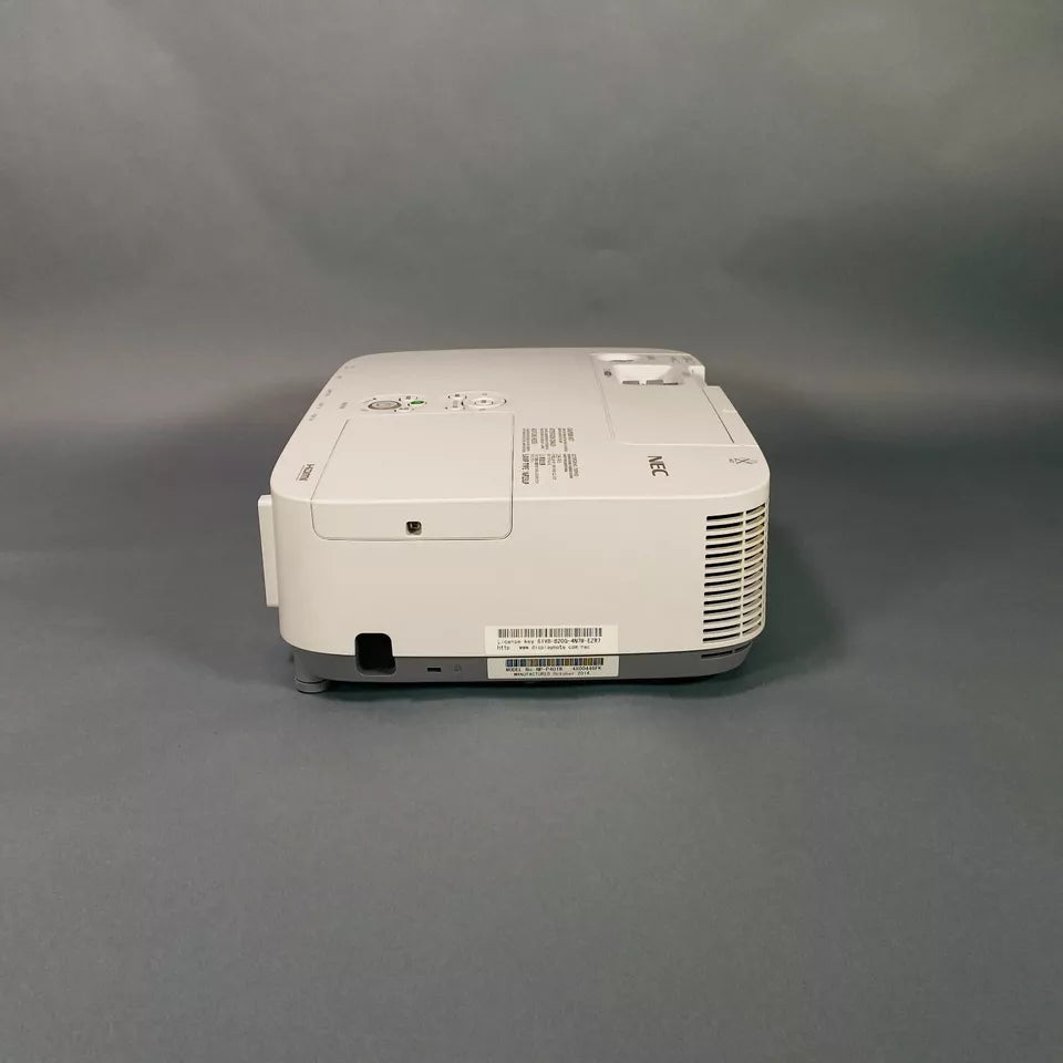 4000 Lumens 3LCD Projector WXGA HD HDMI - Less Than 500 Lamp Hours Used w/Bundle